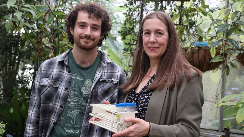 Zachary Shortt ’25 and professor Caitlin Hicks Pries at the Life Sciences Greenhouse