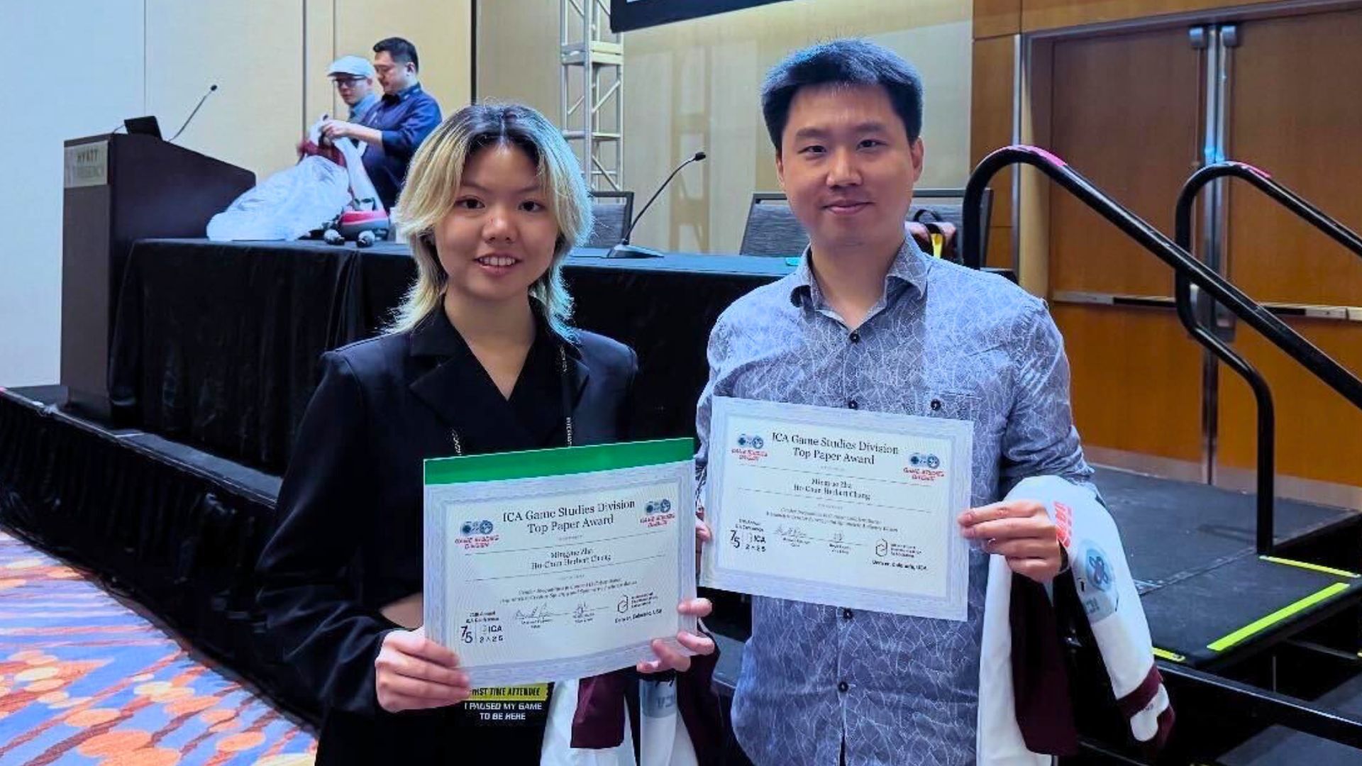 Mingyue Zha ’27 and professor Herbert Chang