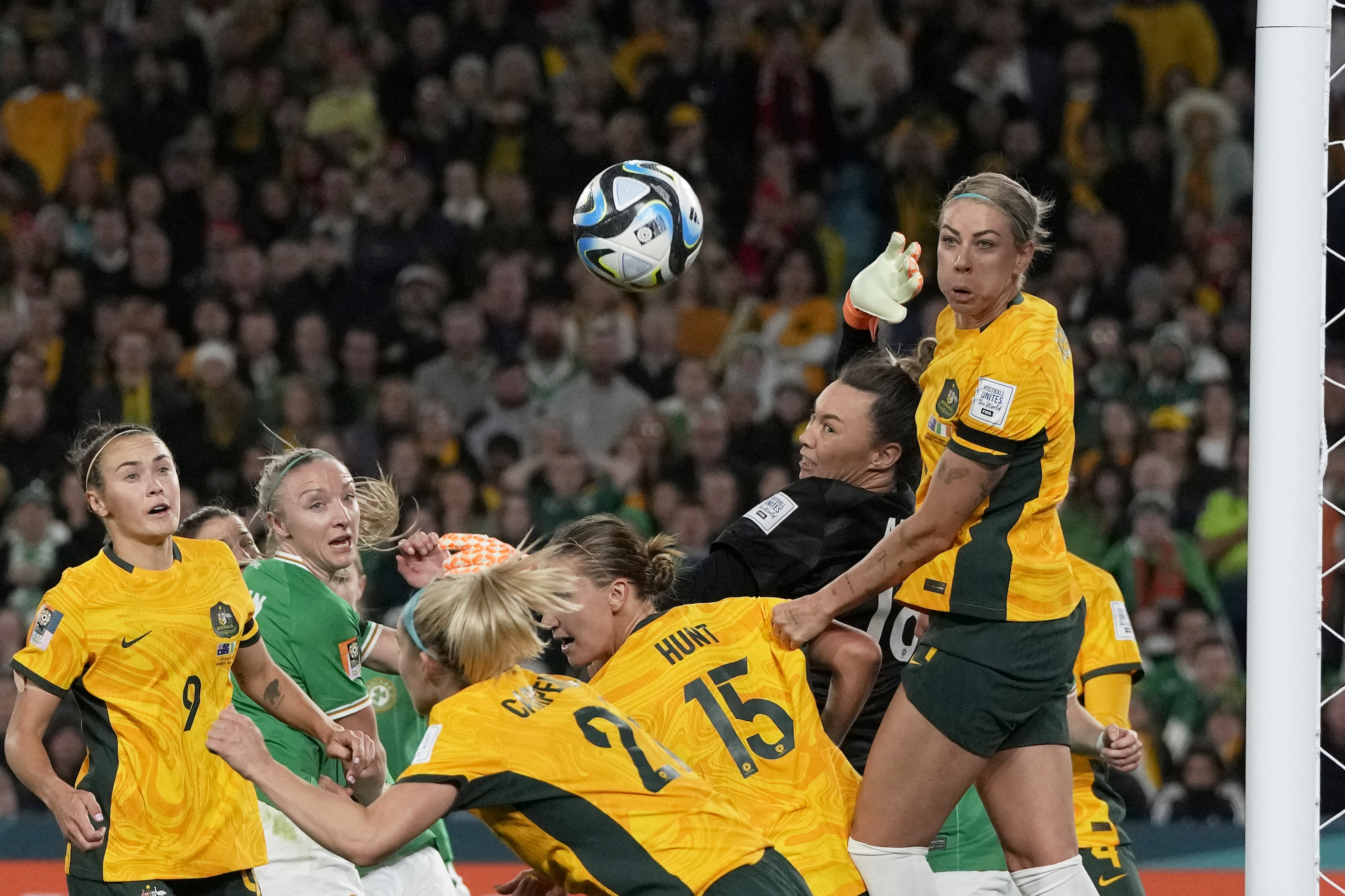 Australia's goalkeeper Mackenzie Arnold, center, and teammate Alanna Kennedy, right, eye the ball during the Women's World Cup soccer match between Australia and Ireland at Stadium Australia in Sydney, Australia, Thursday, July 20, 2023. (AP Photo/Mark Ba