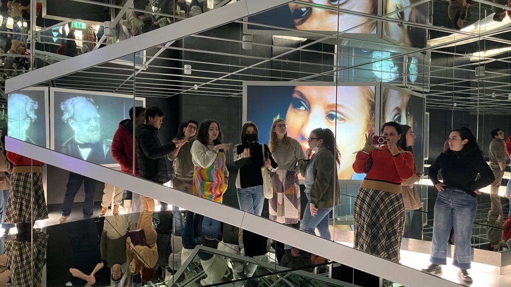 Prof. Fuechtner and students at the Berlin Filmmuseum